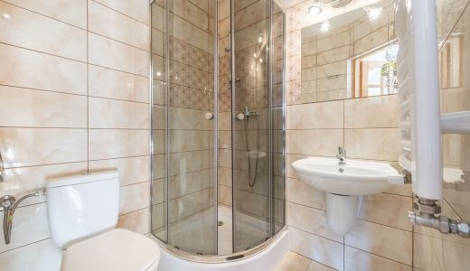 Chata Jaworina Zakopane - łazienka z prysznicem w pokoju